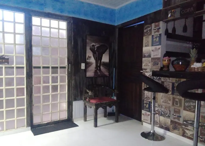 Quarto 01, com cama de casal, ar condicionado e TV