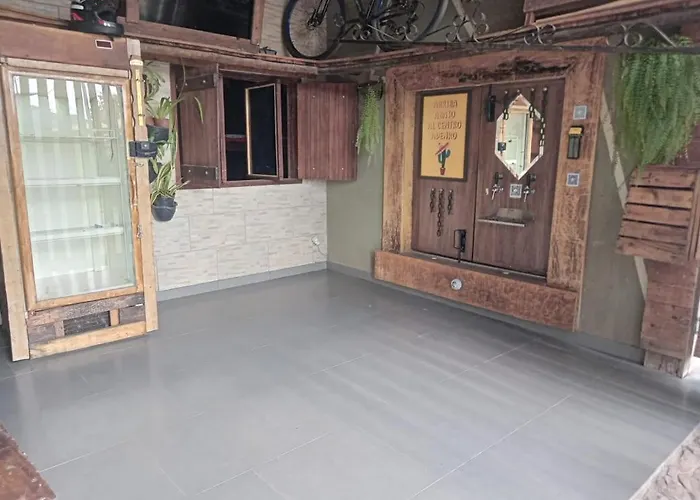 Quarto 01, com cama de casal, ar condicionado e TV