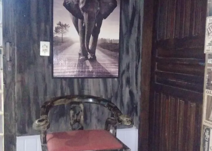 Quarto 01, com cama de casal, ar condicionado e TV