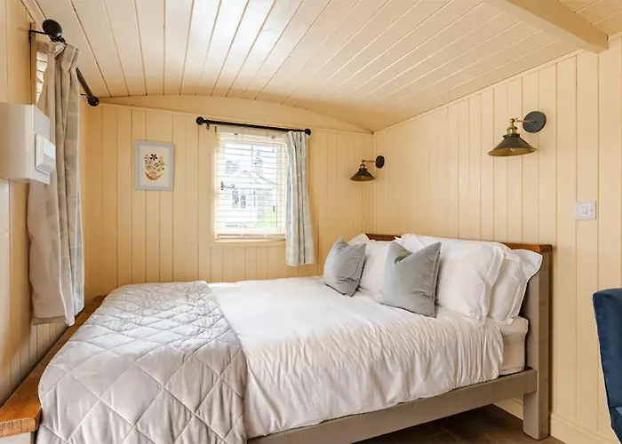 Shepherd'S Hut, Bath