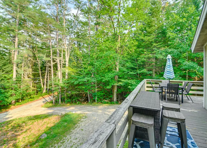 Peaceful Highland Lake Home W/ Kayaks, Dock Access