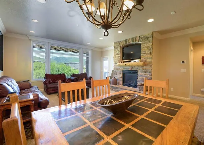 Lakeside Escape 1 Bedroom With Resort Amenities