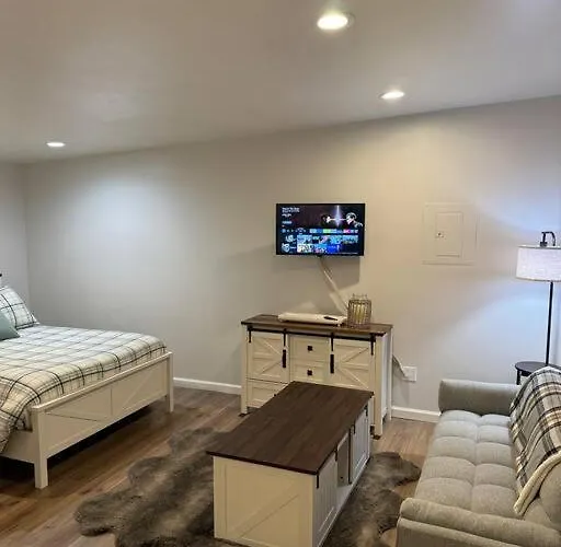 Private Cozy Retreat Near Downtown Salinas!