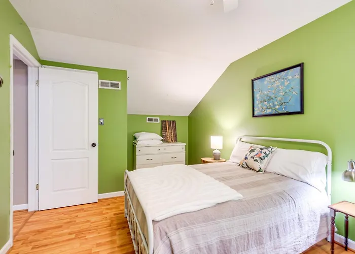 Blacksburg Hideaway W/ Hot Tub ~ 5 Mi To Campus!