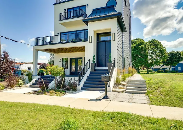 Downtown Ludington Modern Condo W/ Great Views!