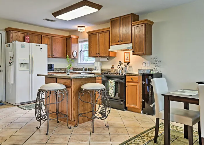 2 Mi To Lake Mcqueeny: Gem W/ Covered Patio