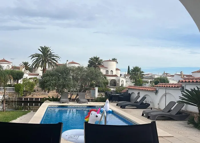 'Casa Empuria' Luxury House With Heated Pool By The Canal With Jetty