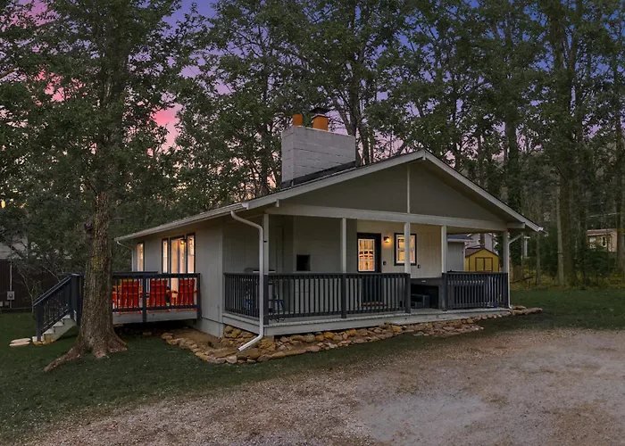Modern Harpers Ferry Cabin W Hot Tub Deck Wifi