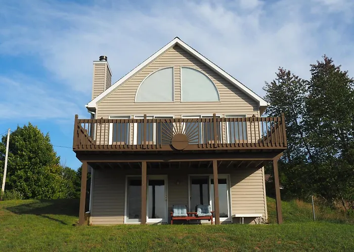 The Hilltop Retreat - Peaceful With Great Views!