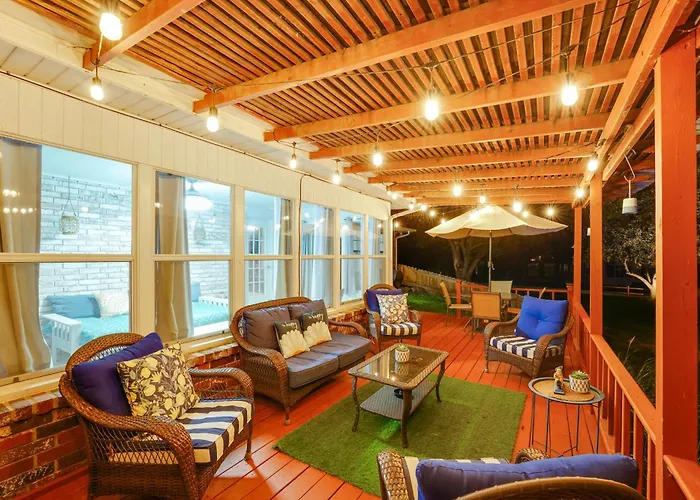 Beaver Lake Retreat W/ Deck: Paddle, Bike, Relax!