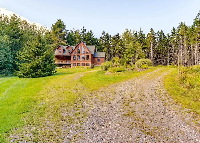 Spacious Wilmington Cabin: Walk To Lake
