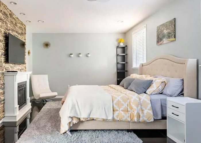 Cozy 1Br • Rainfall Shower • Fireplace • Parking