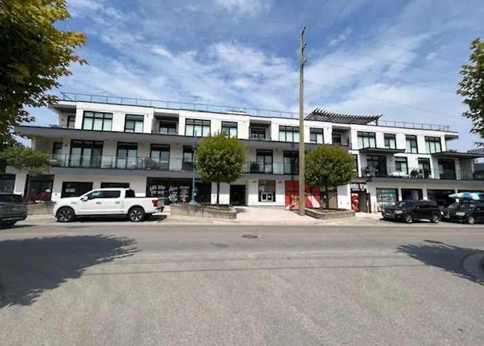 Beachview Getaway At The New Carlyle 306 On The Main Strip In Grand Bend