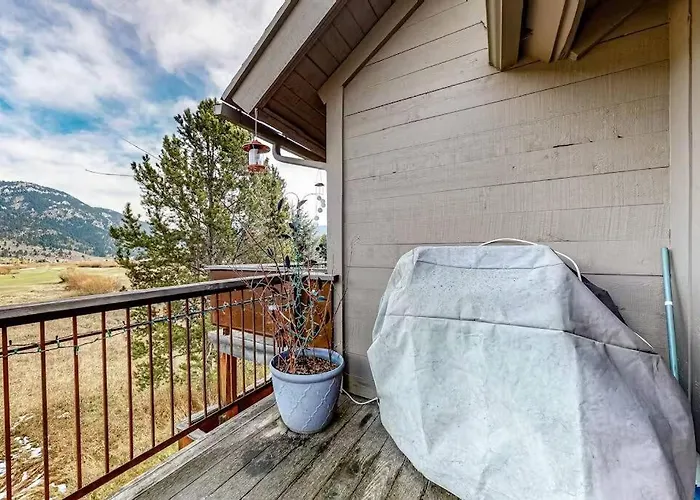 Cozy Condo Scenic Balcony Adjacent Golf Course