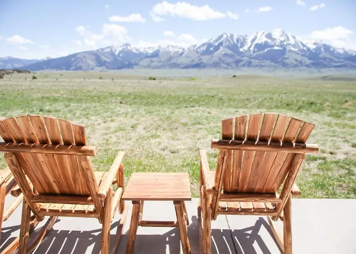 Yellowstone Trail Lodge