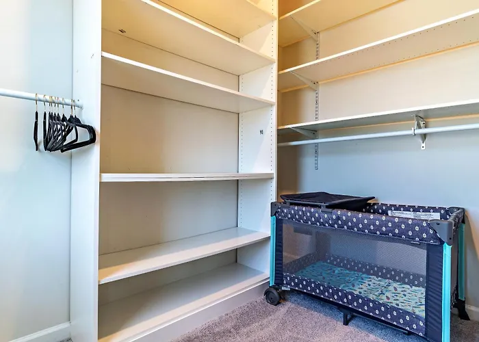 Limited-Time Offer , Raleigh Luxe Family Retreat, Sleeps 6! 15 Min To Downtown, Kids Gear, Fast Wifi For Wfh, Ping Pong! Ev & Pet Friendly