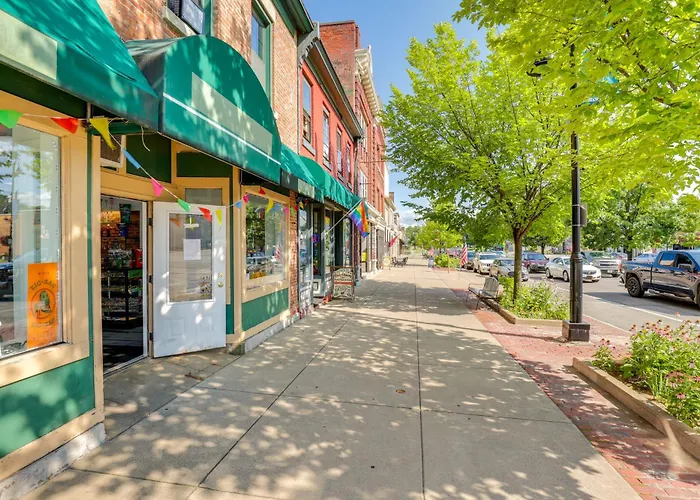 Chic Apt In The Heart Of Downtown Canandaigua