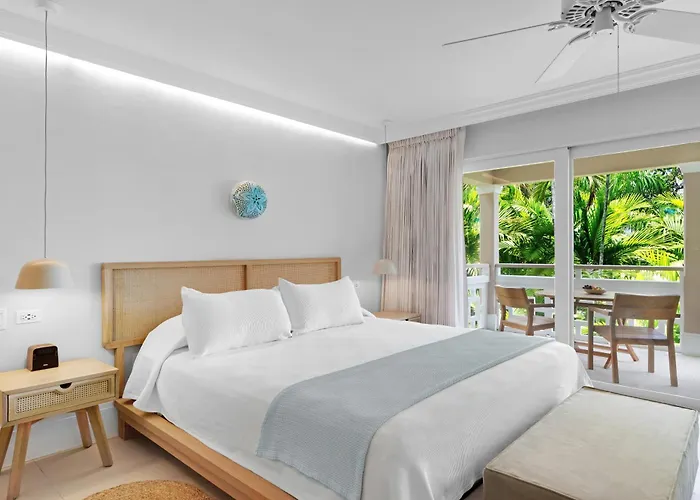 Couples Sans Souci (Adults Only)