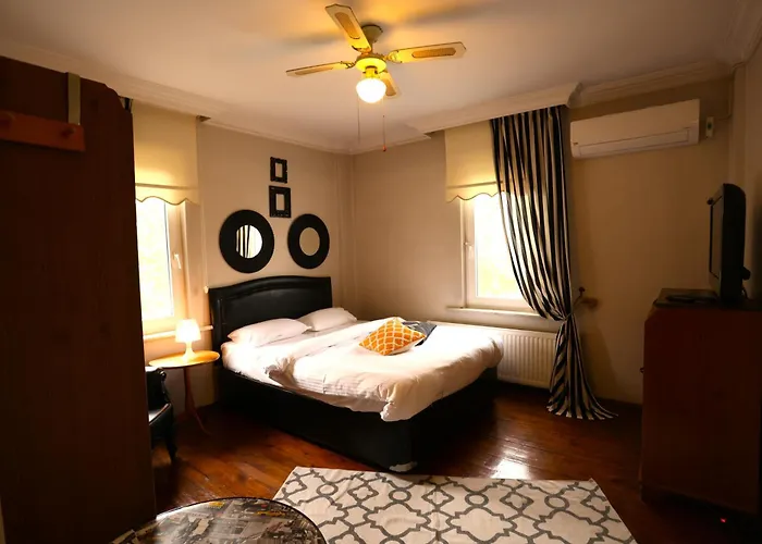 Villa Sapanca Butik Konukevi-Sari Ev