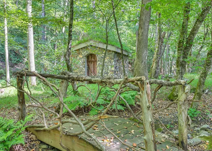 Georgia Home W/ 2 Fire Pits & Creek Access!
