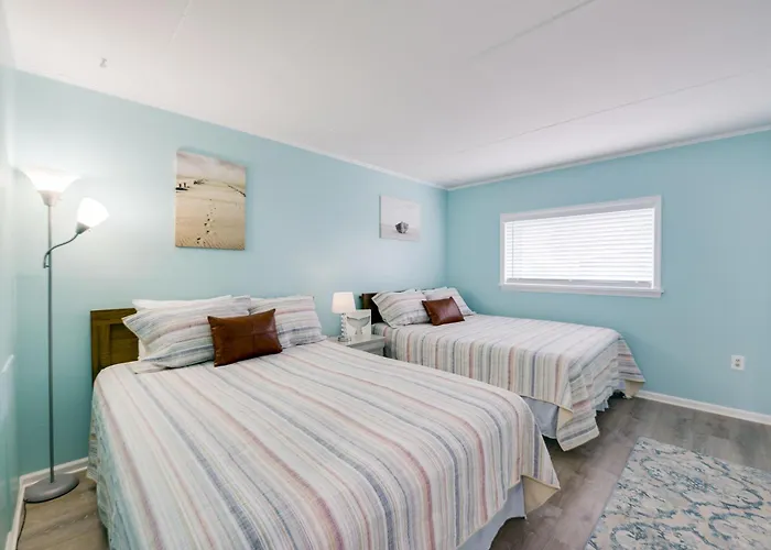 Bright Condo Half-Block To Cape May Beach!