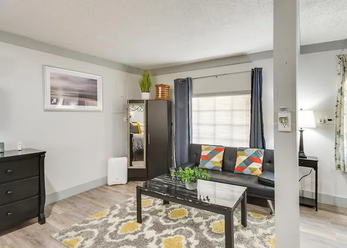 Sleek & Cozy Greenwood Studio Cottage!