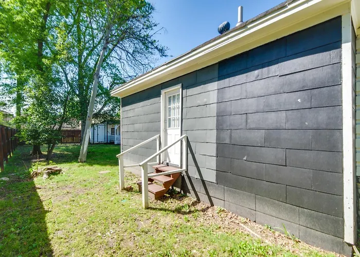 Sleek & Cozy Greenwood Studio Cottage!