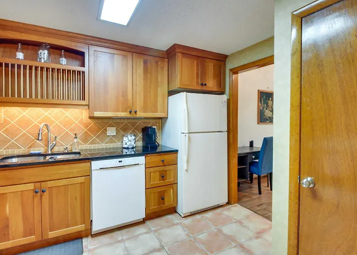 1 Mi To Downtown Conway: Spacious Family Condo!