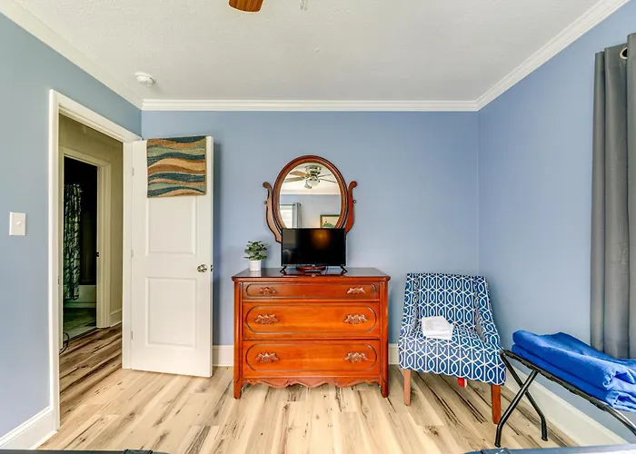 Family-Friendly New Bern Home W/ Backyard!
