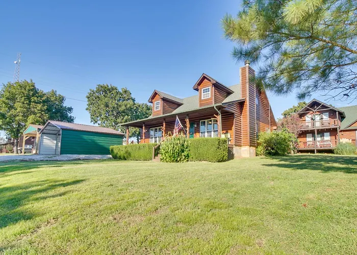 Incredible Log Home: 1 Mile From Lake Tenkiller