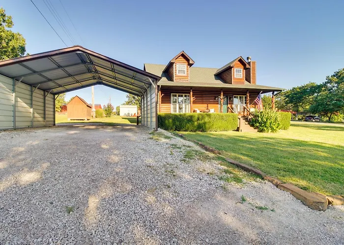 Incredible Log Home: 1 Mile From Lake Tenkiller