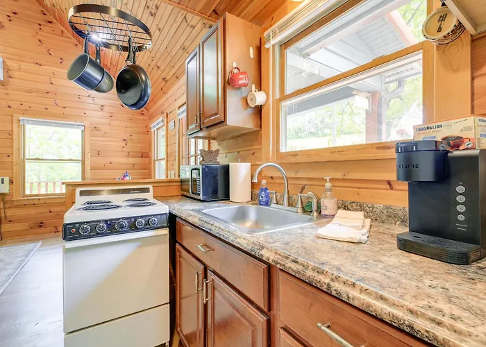 Charming Cabin W/ Wraparound Deck In Blue Ridge!