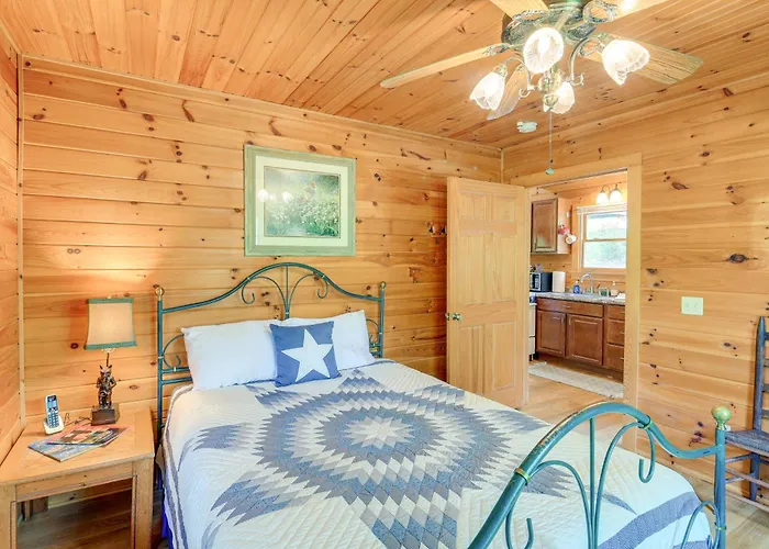 Charming Cabin W/ Wraparound Deck In Blue Ridge!