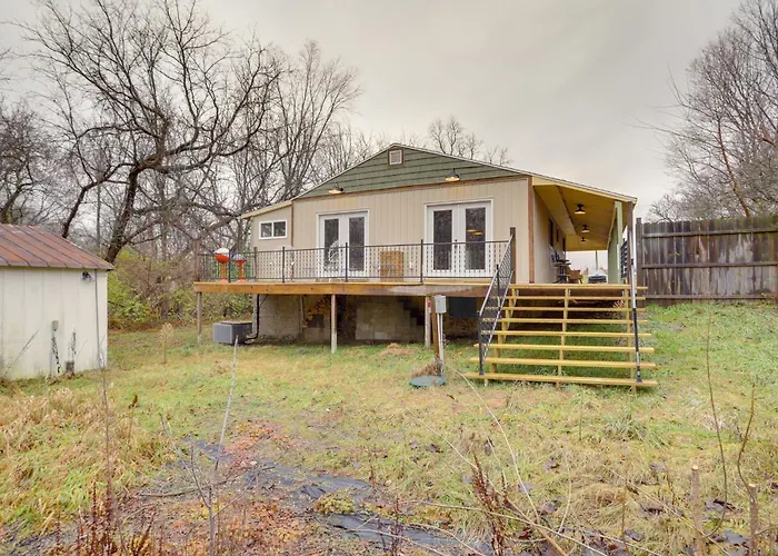 Vintage Coloma Home W/ Deck: Shop, Swim & Dine!