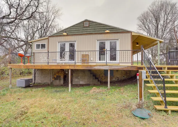 Vintage Coloma Home W/ Deck: Shop, Swim & Dine!