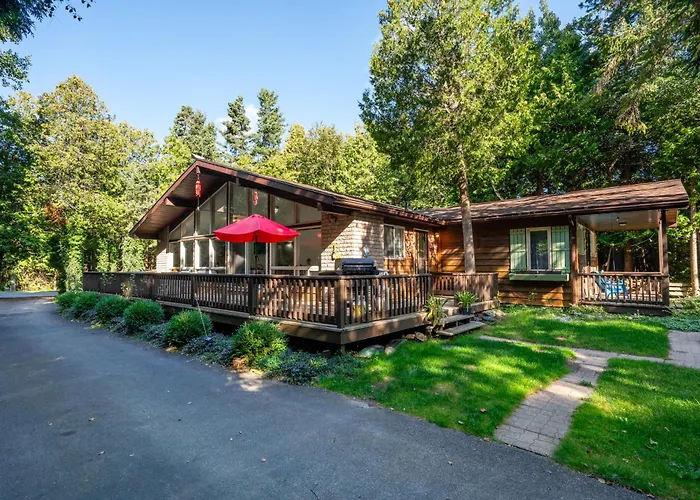 Evergreen Escape - Tobermory Chalet