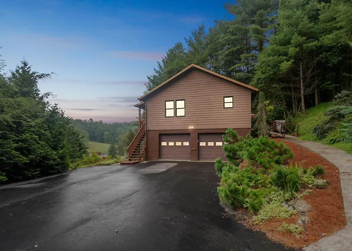 Whispering Pines - Spectacular Views & Hot Tub Home