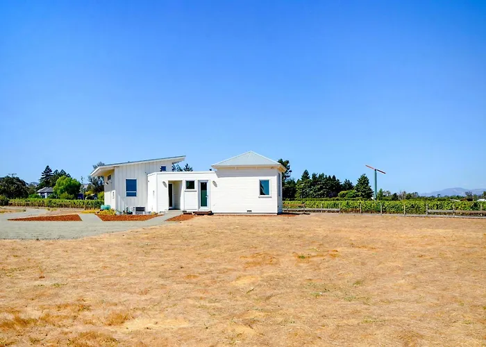 Sonoma-Napa Wine Country Retreat Surrounded By Vineyards, Views, & Privacy