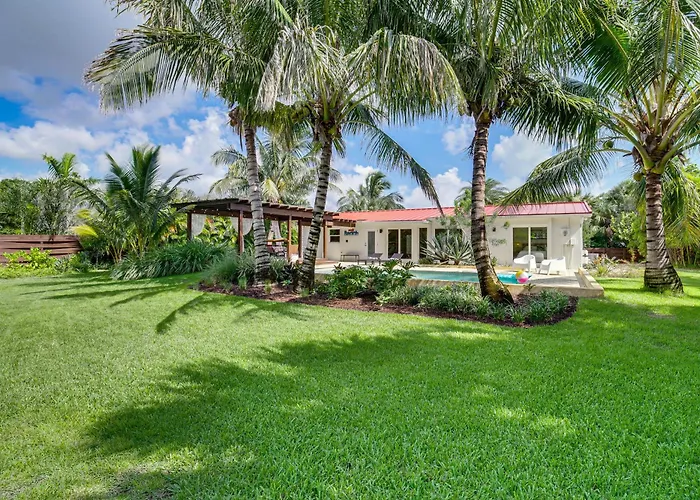 Private Oasis W/ Pool: Walk To Melbourne Beach!