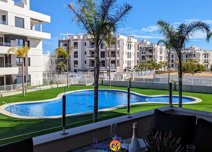 Modern 2 Bed Apt With Com Pool Vm52
