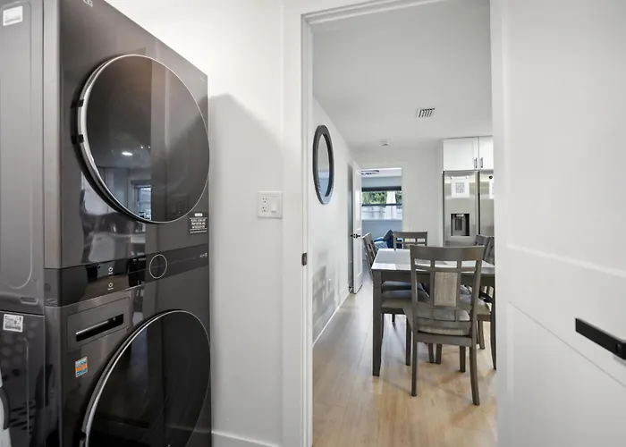 3Bd 2Ba House With Parking Laundry And Large Patio
