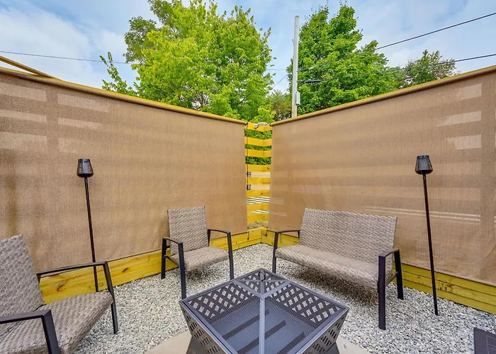 1 Mi To Mgm Springfield: Cozy Winter Duplex!