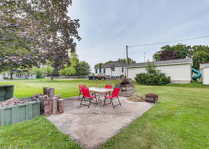 12 Mi To Castle Rock Lake: Serene New Lisbon Home!