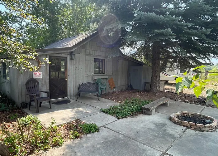 Cozy Cottage Off Salmon River Tributary, In Town