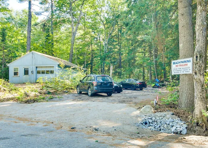 Peaceful Highland Lake Home W/ Kayaks, Dock Access