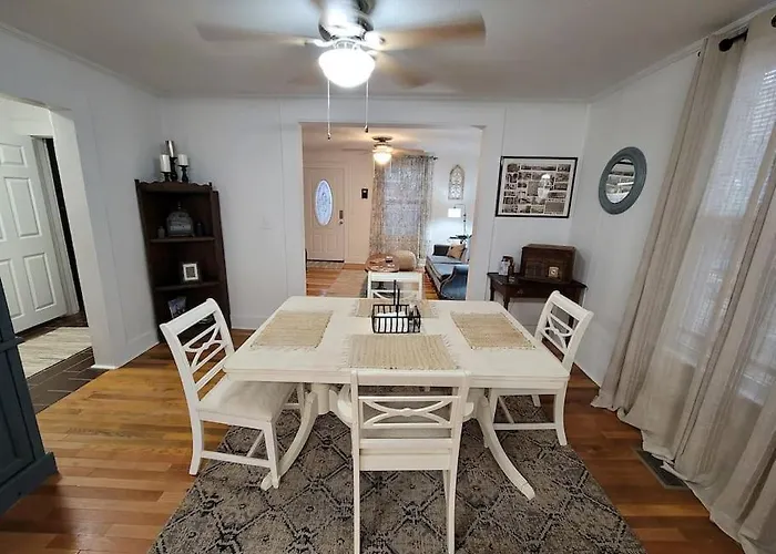 Apple Hill Bungalow, Family And Pet Friendly!