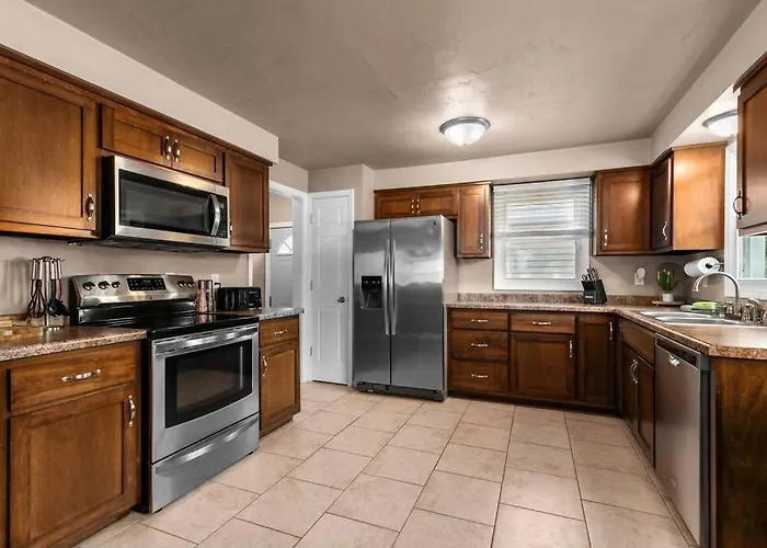 Stadium District Walking Distance, Tailgate Garage