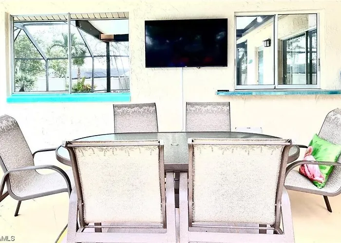 Beautiful 3 Bed House With Pool