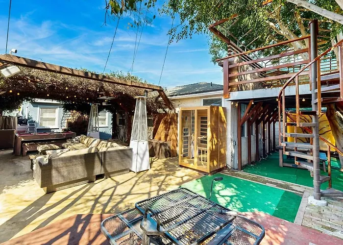 Charming Urban Oasis W Pool Table, Sauna, And More