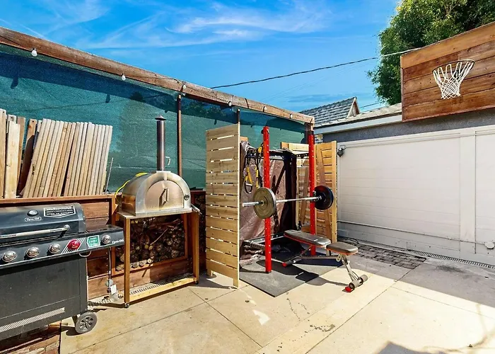 Charming Urban Oasis W Pool Table, Sauna, And More